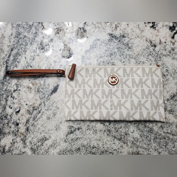 Michael Kors White/Cream/Tan Monogram Wristlet. NWOT! - Picture 1 of 6